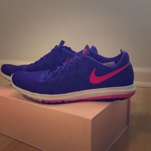 Nike Fury 2 in purple/ neon coral -EUC 👟